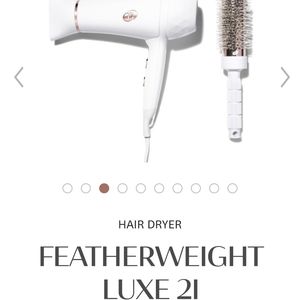 T3 Featherweight Luxe 2i w/free round brush